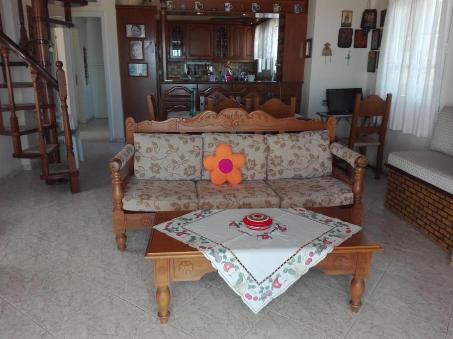 Pan Family House Apartment Фира Екстериор снимка