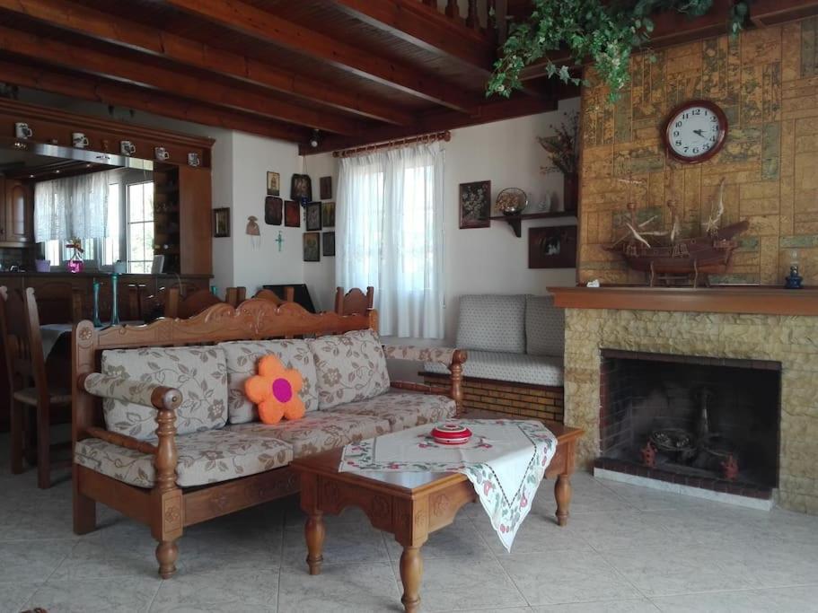 Pan Family House Apartment Фира Екстериор снимка