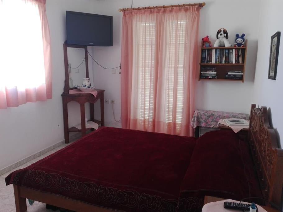 Pan Family House Apartment Фира Екстериор снимка