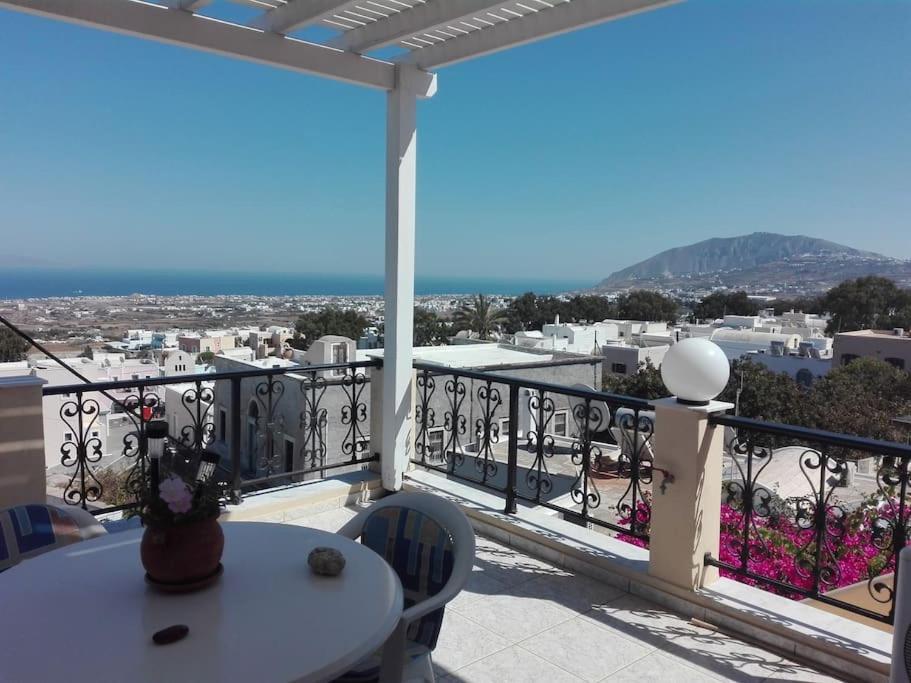 Pan Family House Apartment Фира Екстериор снимка